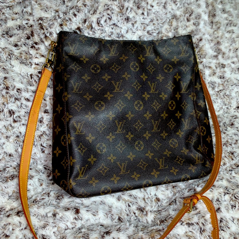 Louis Vuitton GM Looping crossbody purse
